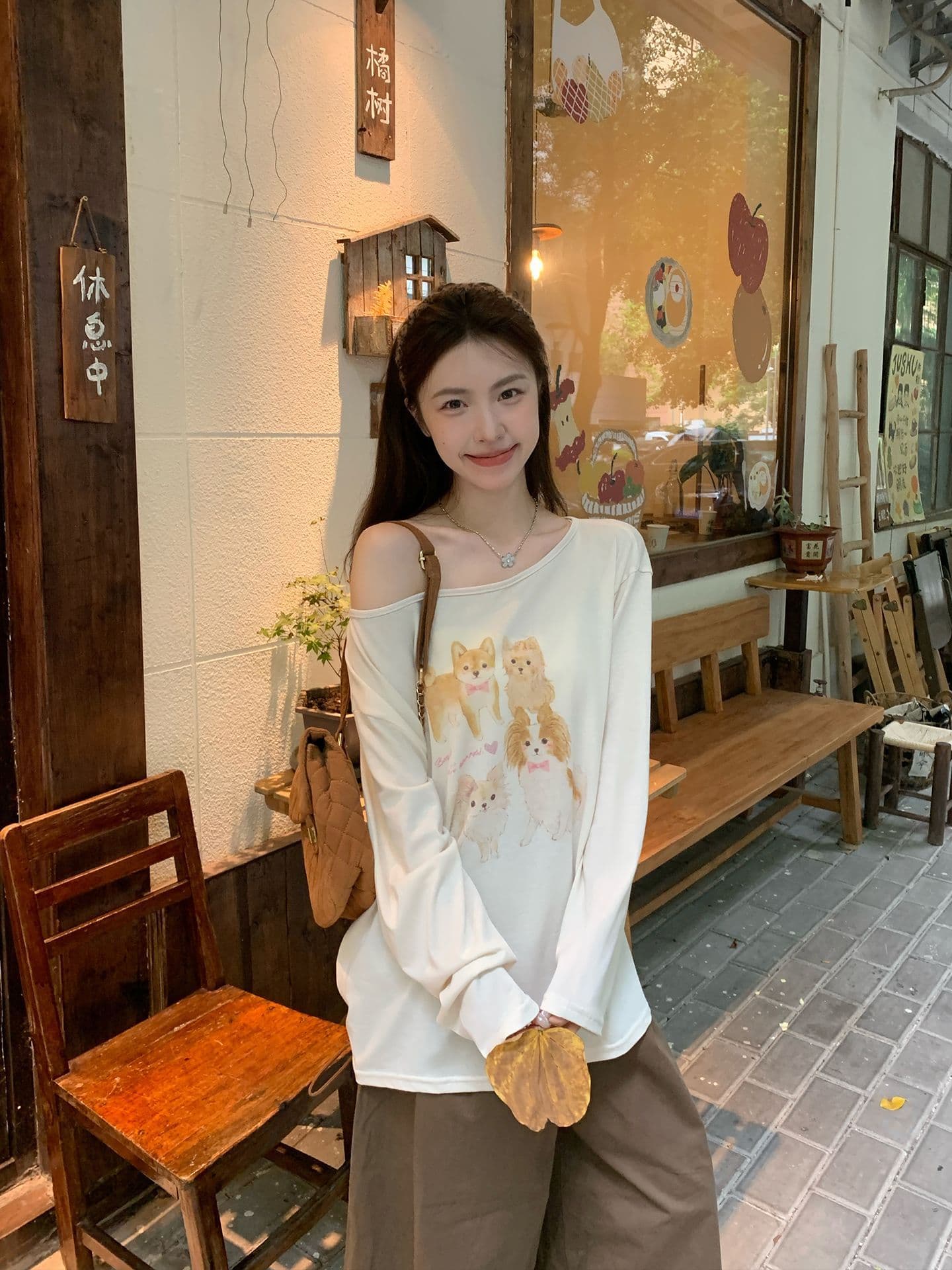 원본 원단 만화 프린트 비스듬한 어깨 긴팔 티셔츠 여성 가을 새로운 루즈핏 캐주얼 맨위 트렌디 이미지 4