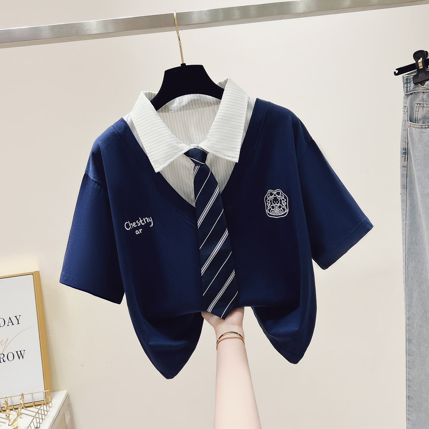 생각하기 Loy 실사 2026 여름 새로운 작은 곰 자수 학원 스타일 페이크 레이어드 루즈핏 POLO 칼라 반팔 티셔츠 이미지 3
