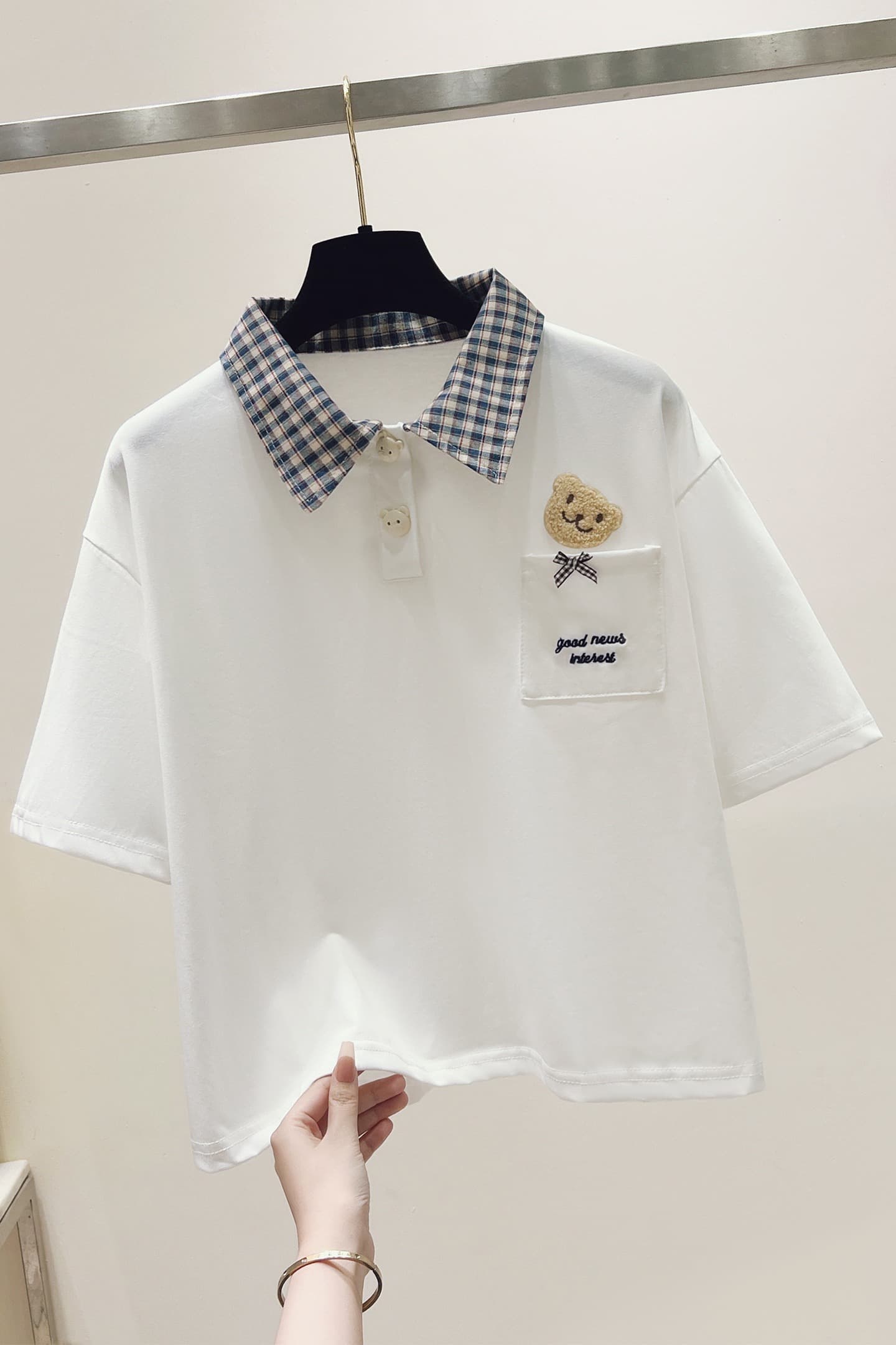 생각하기 Loy 실사 2026 캠퍼스 바람 패치워크 색상 체크무늬 POLO 칼라 반팔 작은 곰 자수 티셔츠 슬림해 보이는 맨위 이미지 6