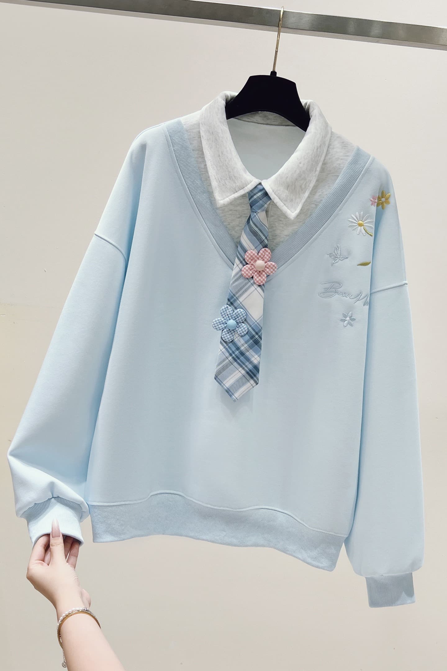 생각하기 Loy 실사 2026 가을 새로운 작은 청신 자수 학원 스타일 페이크 레이어드 루즈핏 POLO 칼라 후드티 이미지 6