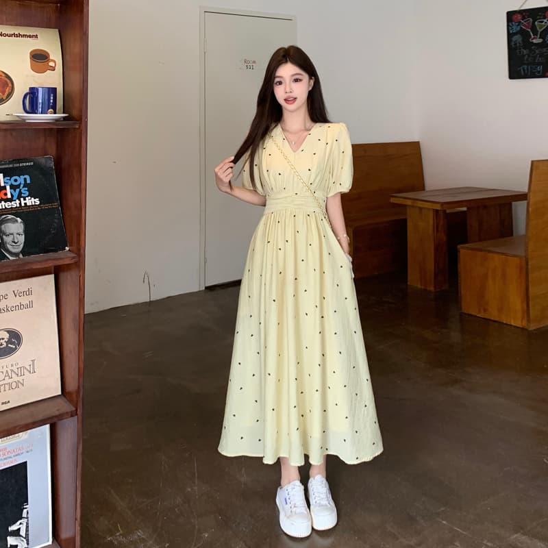 실사 하트 비트 기호 빅 사이즈 여성 의류 여름 드레스 패션 미니멀리즘 V넥 반팔 저항 주름 하트 꾸밈음 드레스 이미지 3