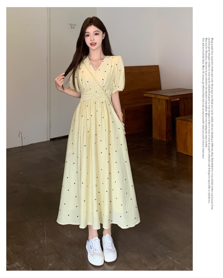 실사 하트 비트 기호 빅 사이즈 여성 의류 여름 드레스 패션 미니멀리즘 V넥 반팔 저항 주름 하트 꾸밈음 드레스 상세 이미지 11
