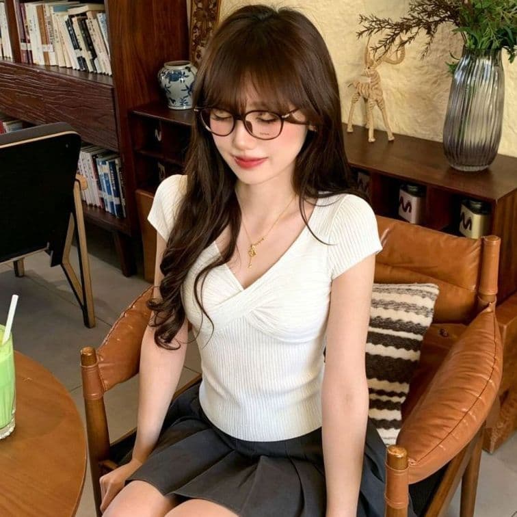 핑크색 V넥 십자가 비틀림 반팔 니트 스웨터 여성 여름 디자인 센스 고유 한 아름다운 슈퍼 잘 생긴 몸매 가꾸기 맨위 이미지 3