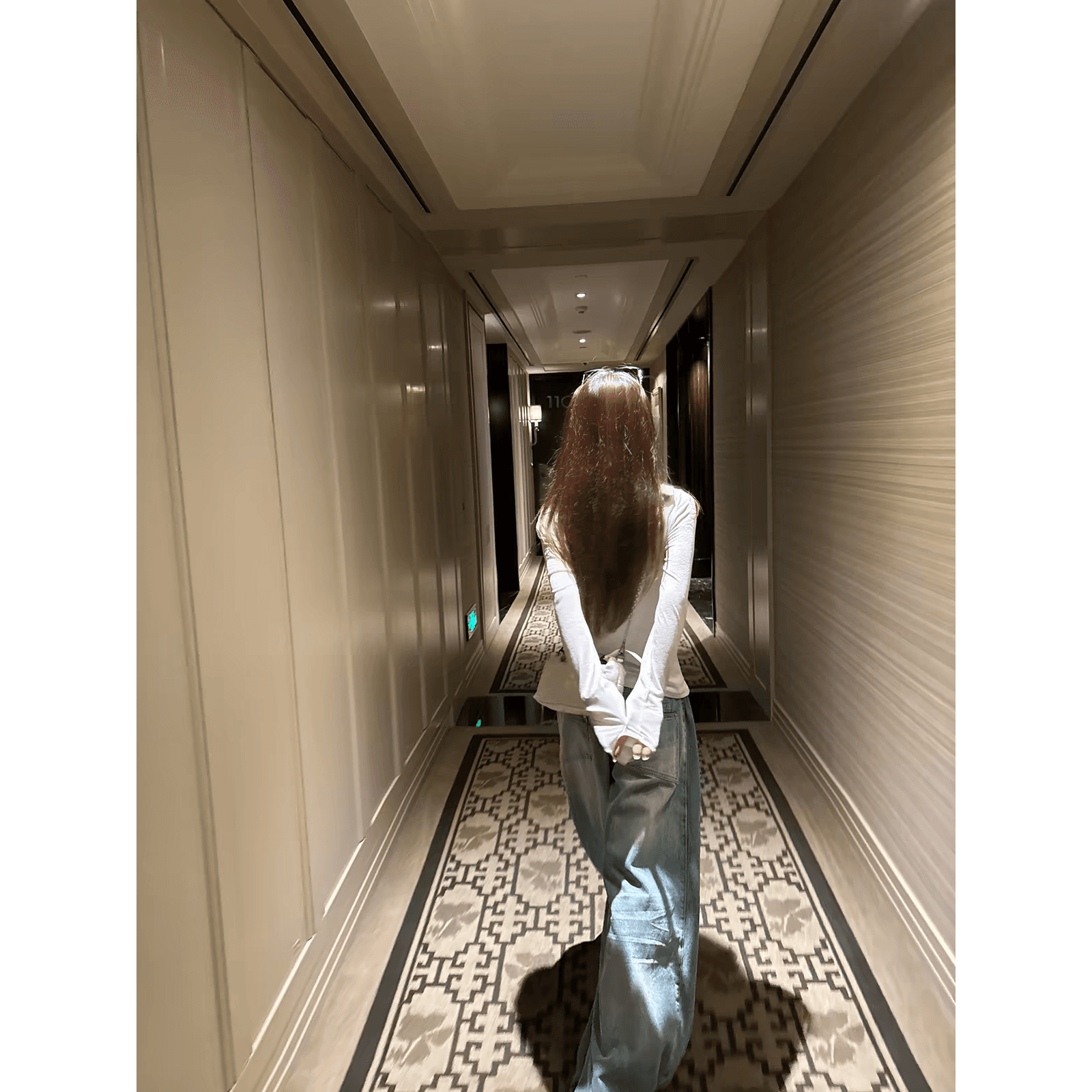 응축 우유 얼음 토피 빛 사람들 라이 경기 서울 양모 부담하지 마세요. 알파벳 긴팔 오프숄더 자외선 차단 t 이미지 5