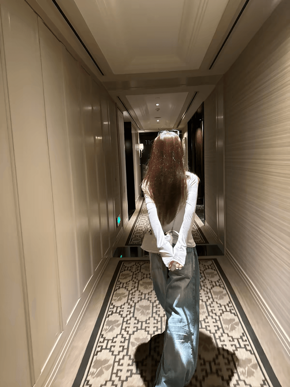 응축 우유 얼음 토피 빛 사람들 라이 경기 서울 양모 부담하지 마세요. 알파벳 긴팔 오프숄더 자외선 차단 t 상세 이미지 5