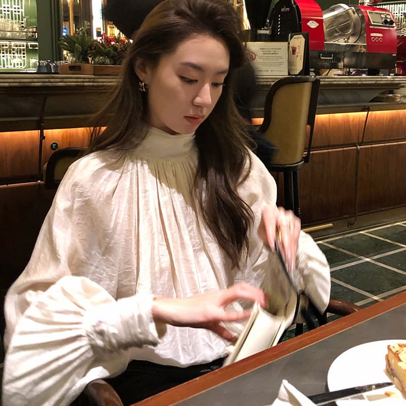 화이트 브라운 프랑스식 스탠드 칼라 궁정 바람 여성 셔츠 가을 새로운 도루 Pleat 디자인 센스 벌룬 소매 긴팔 맨위