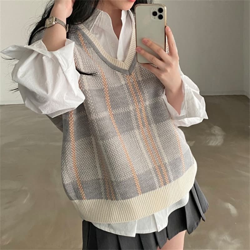 한국 ins 가을 겨울 레트로 체크무늬 V넥 스웨터 베스트 스택 착용 니트 조끼 루즈핏 만나는 여성 상세 이미지 3