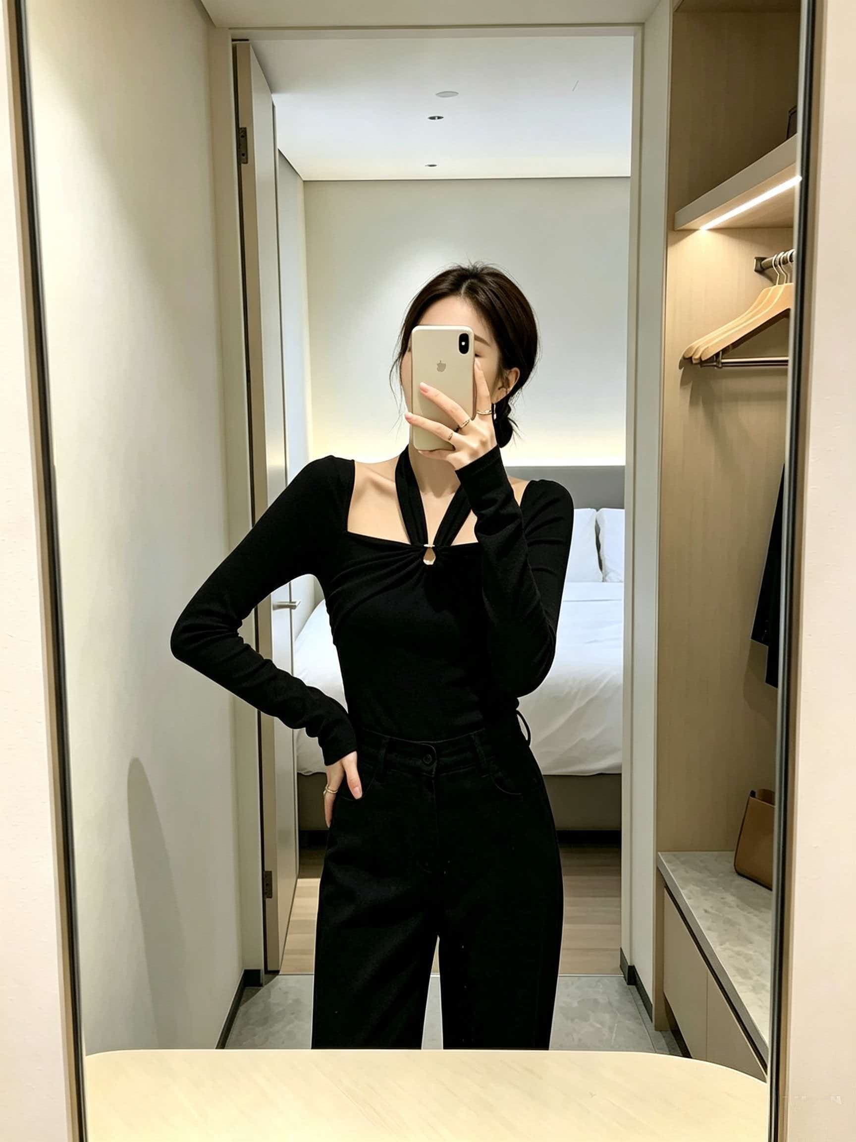 2026 이른 가을 비틀림 행침 목 광장 칼라 광장 칼라 몸매 가꾸기 만나는 여성 티셔츠 프랑스식 패션 빛 럭셔리 아름다운 맨위