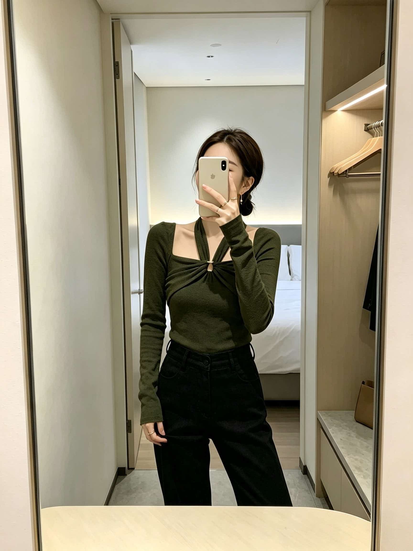 2026 이른 가을 비틀림 행침 목 광장 칼라 광장 칼라 몸매 가꾸기 만나는 여성 티셔츠 프랑스식 패션 빛 럭셔리 아름다운 맨위 이미지 3