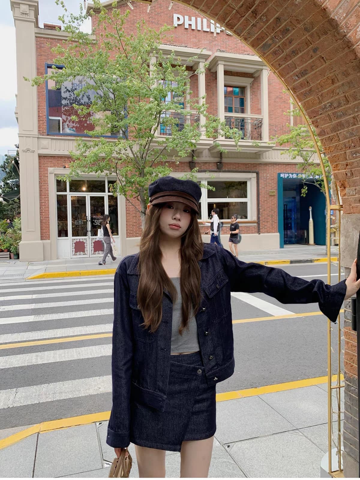 okjj 어두운 색 쇼트 스타일 데님 여성 코트 2026 봄 새로운 불규칙 하이웨이스트 반신 치마 세트 투피스 세트 이미지 3
