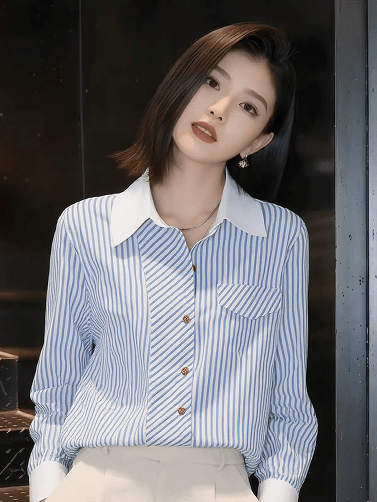 파란색 스트라이프 여성 셔츠 2026 봄 새로운 품격 출퇴근 프랑스식 셔츠 슬림해 보이는 긴팔 맨위 상세 이미지 2