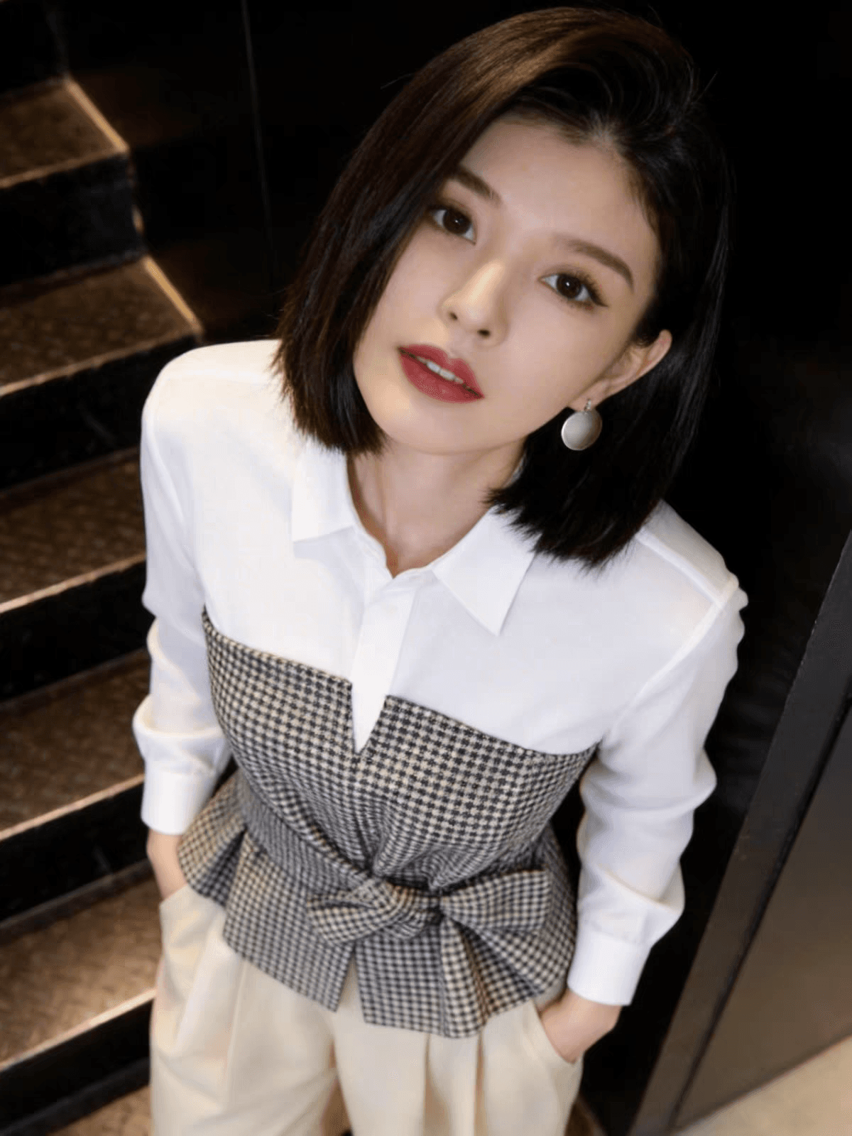 페이크 레이어드 배색 체크무늬 셔츠 여성 의류 이른 가을 2026 새로운 긴팔 폴로 칼라 허리 수축 스트랩 디자인 센스 맨위 이미지 4