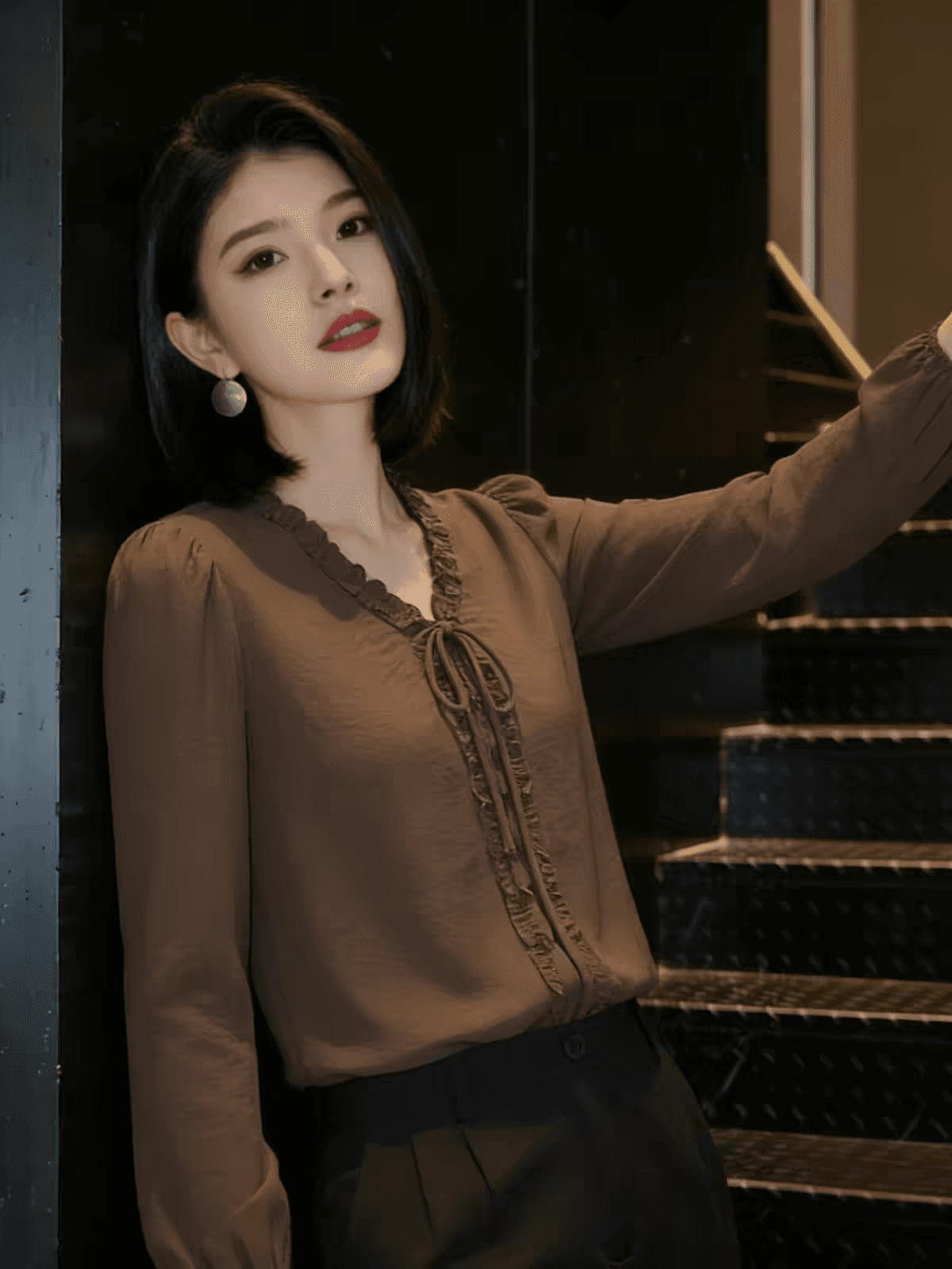 긴팔 여성 셔츠 2026 가을 겨울철 새로운 한국 스타일 루즈핏 프릴 V넥 셔츠 다용도 슬림해 보이는 맨위 트렌디 이미지 4