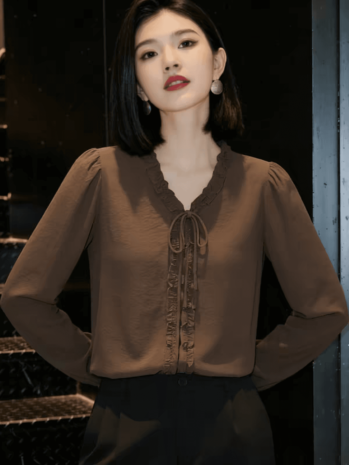 긴팔 여성 셔츠 2026 가을 겨울철 새로운 한국 스타일 루즈핏 프릴 V넥 셔츠 다용도 슬림해 보이는 맨위 트렌디 상세 이미지 2