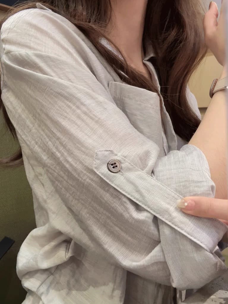 햇빛 가리개 작은 대중 디자인 센스 V넥 핀치 Pleat 여성 셔츠 여름 얇고 가벼운 통기성 회색 슬림해 보이는 긴팔 자외선 차단 셔츠 이미지 4