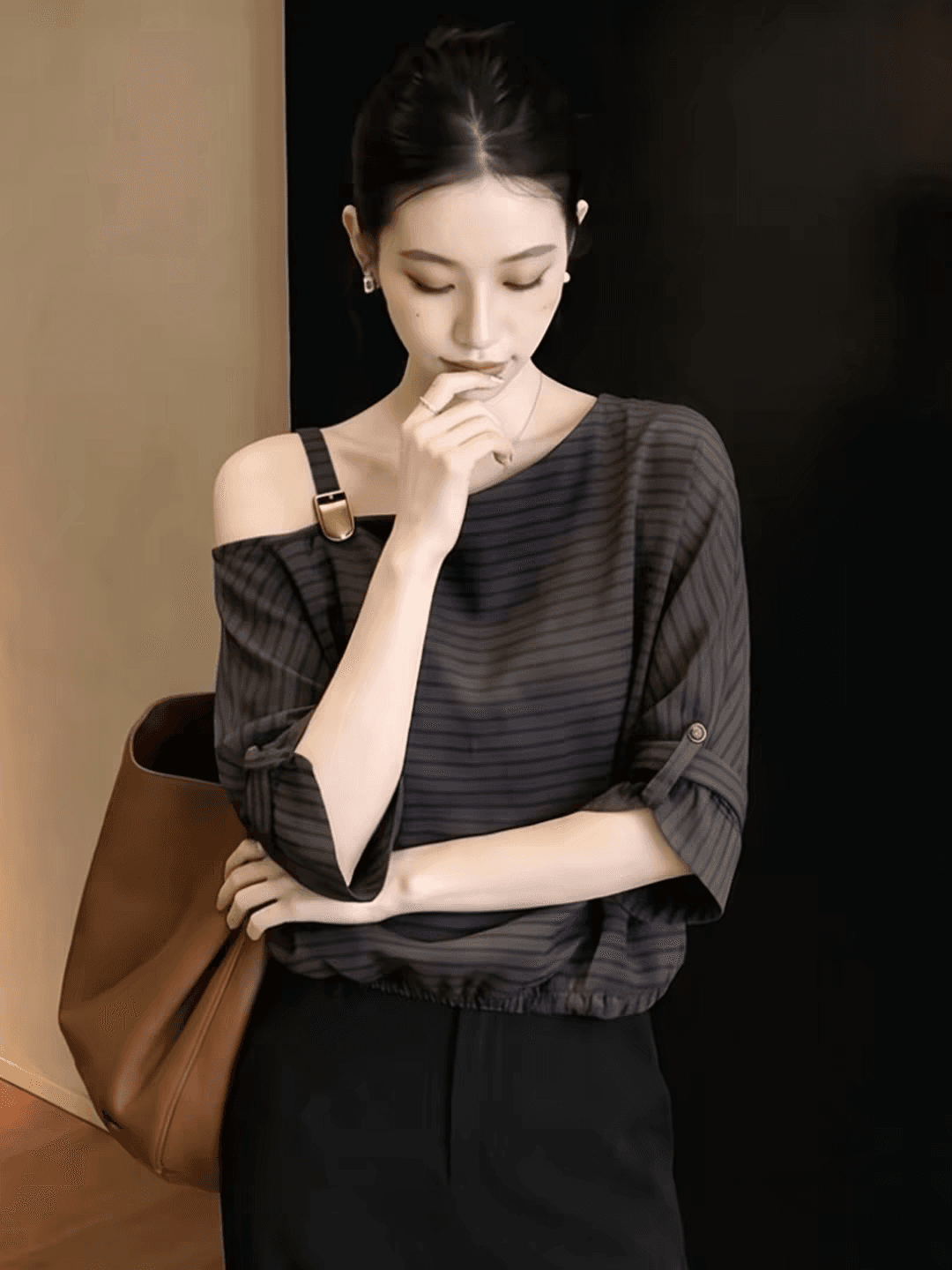 높음 물품 보존 추천 섹션 프랑스식 디자인 센스 오프숄더 비스듬한 어깨 스트라이프 5 점 소매 셔츠 품격 맨위 여성 여름 상세 이미지 4