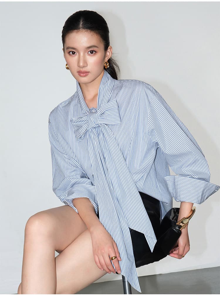 파란색 스트라이프 긴팔 여성 셔츠 나비 매듭 리본 디자인 센스 작은 대중 셔츠 루즈핏 품격 맨위