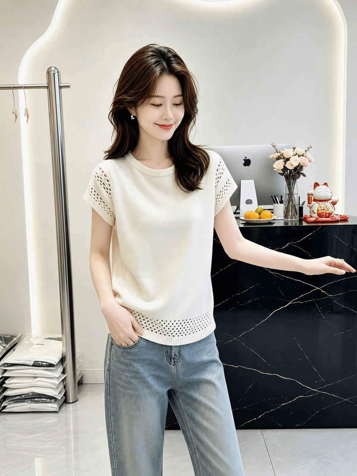 절묘한 라운드 넥 홀로우 아웃 반팔 니트 스웨터 여성 여름 새로운 다용도 슬림해 보이는 연령 감소 티셔츠 맨위 이미지 3