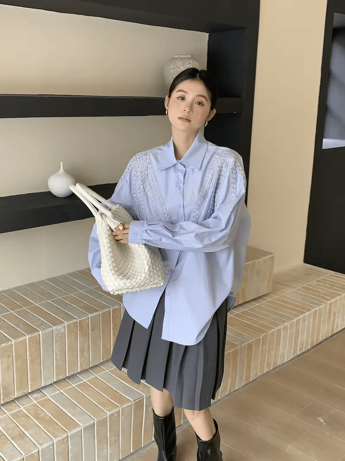 2026 년 새로운 화이트 3 차원 자수 여성 셔츠 디자인 센스 패션 미니멀리즘 캐주얼 루즈핏 긴팔 셔츠 이미지 2