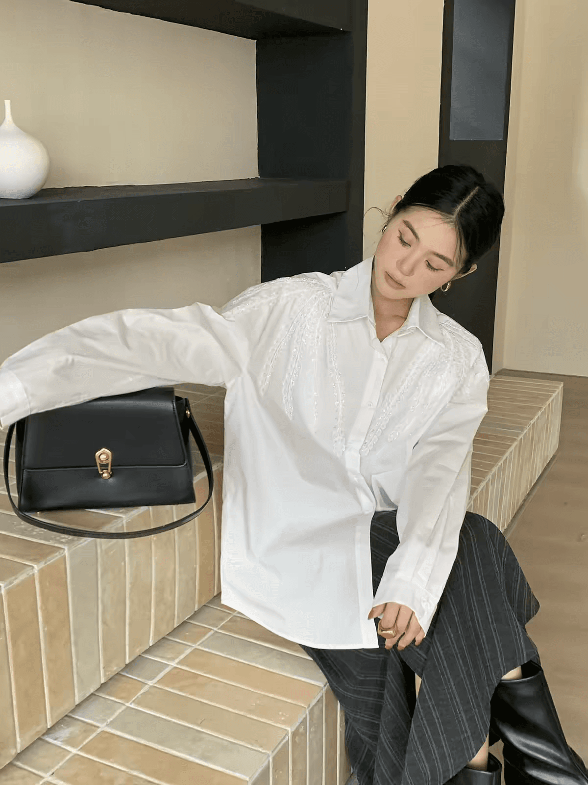 2026 년 새로운 화이트 3 차원 자수 여성 셔츠 디자인 센스 패션 미니멀리즘 캐주얼 루즈핏 긴팔 셔츠 이미지 3