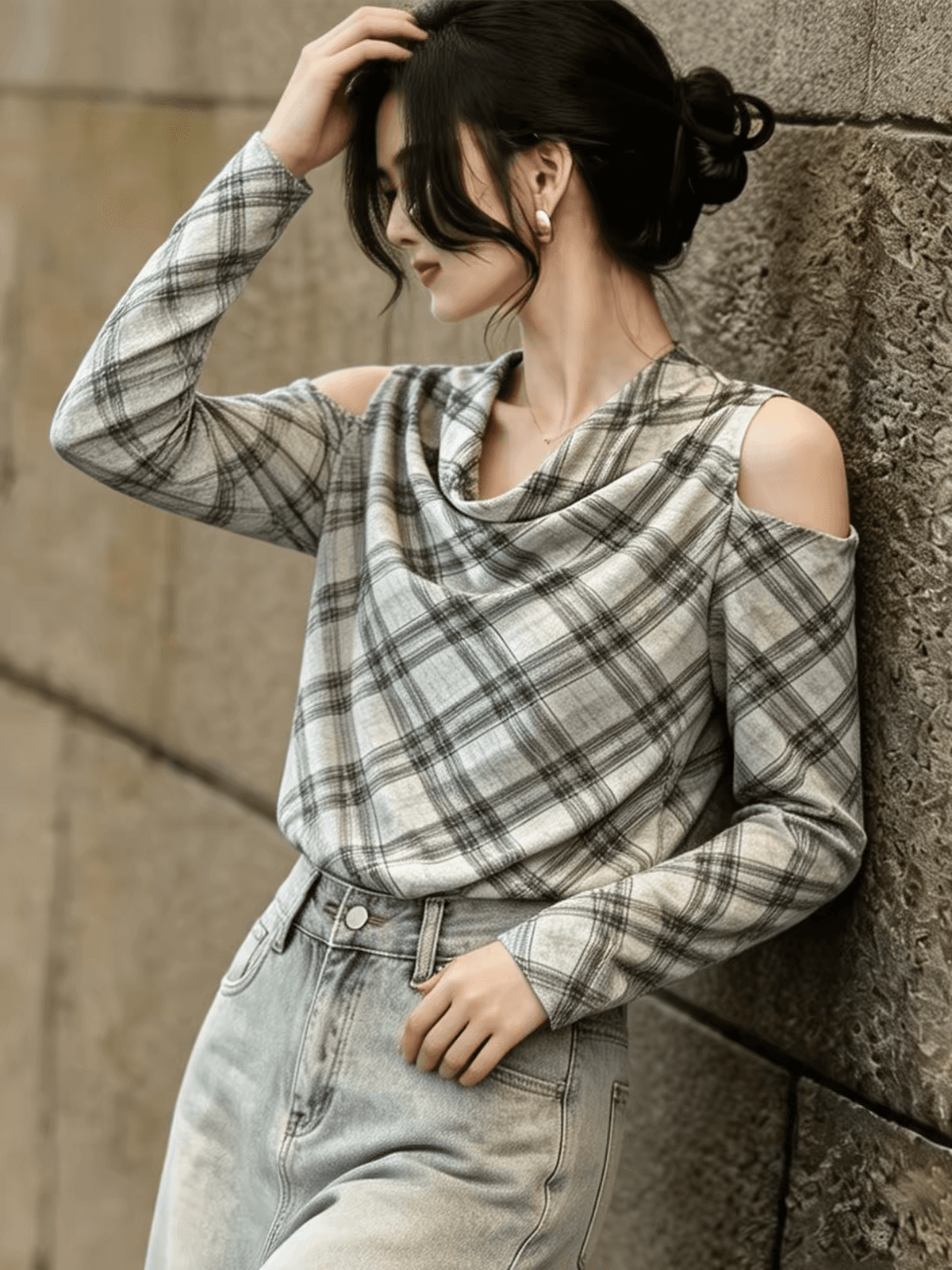 디자인 센스 오프숄더 체크무늬 셔츠 여성 긴 소매 루즈핏 슬림해 보이는 다용도 출퇴근 바람 맨위 다용도 맨위 캐주얼 이미지 3