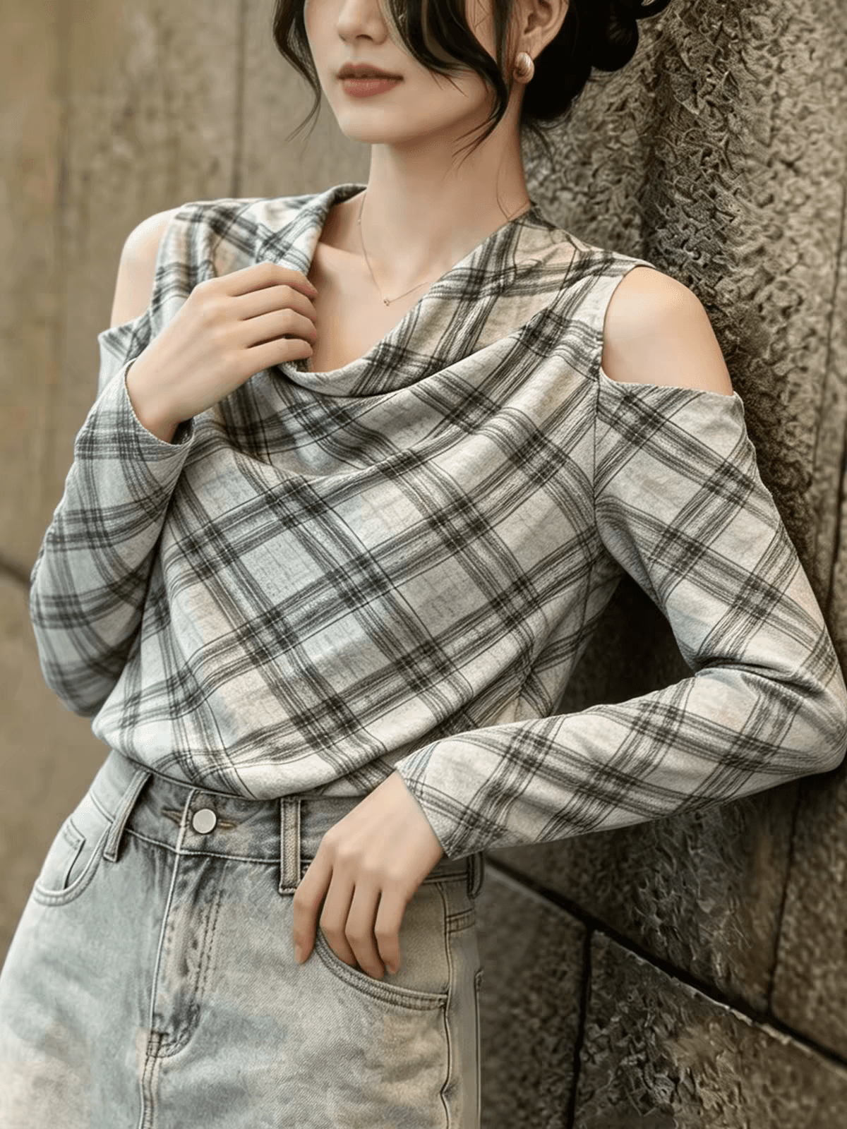 디자인 센스 오프숄더 체크무늬 셔츠 여성 긴 소매 루즈핏 슬림해 보이는 다용도 출퇴근 바람 맨위 다용도 맨위 캐주얼 이미지 4