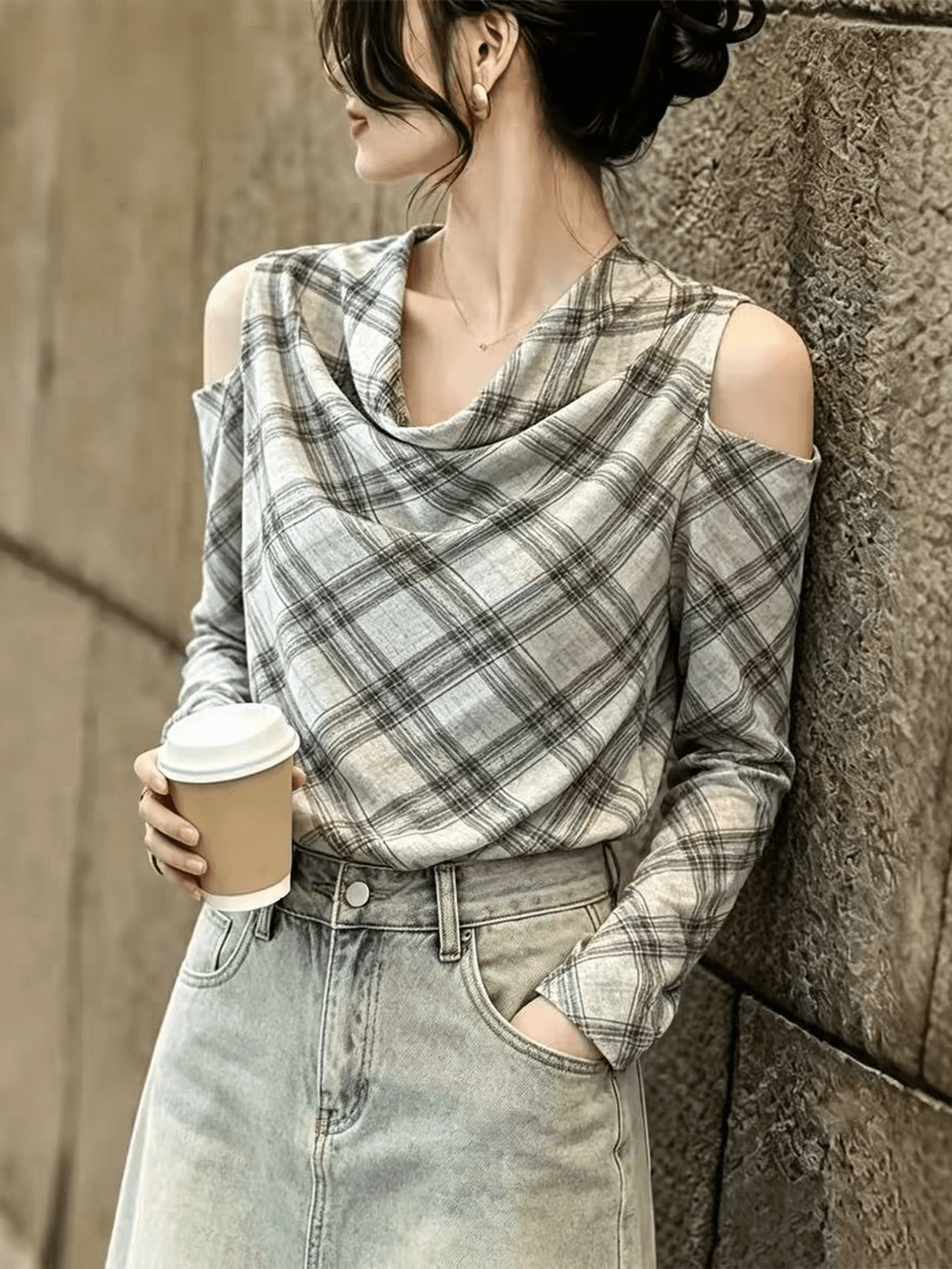 디자인 센스 오프숄더 체크무늬 셔츠 여성 긴 소매 루즈핏 슬림해 보이는 다용도 출퇴근 바람 맨위 다용도 맨위 캐주얼 상세 이미지 1