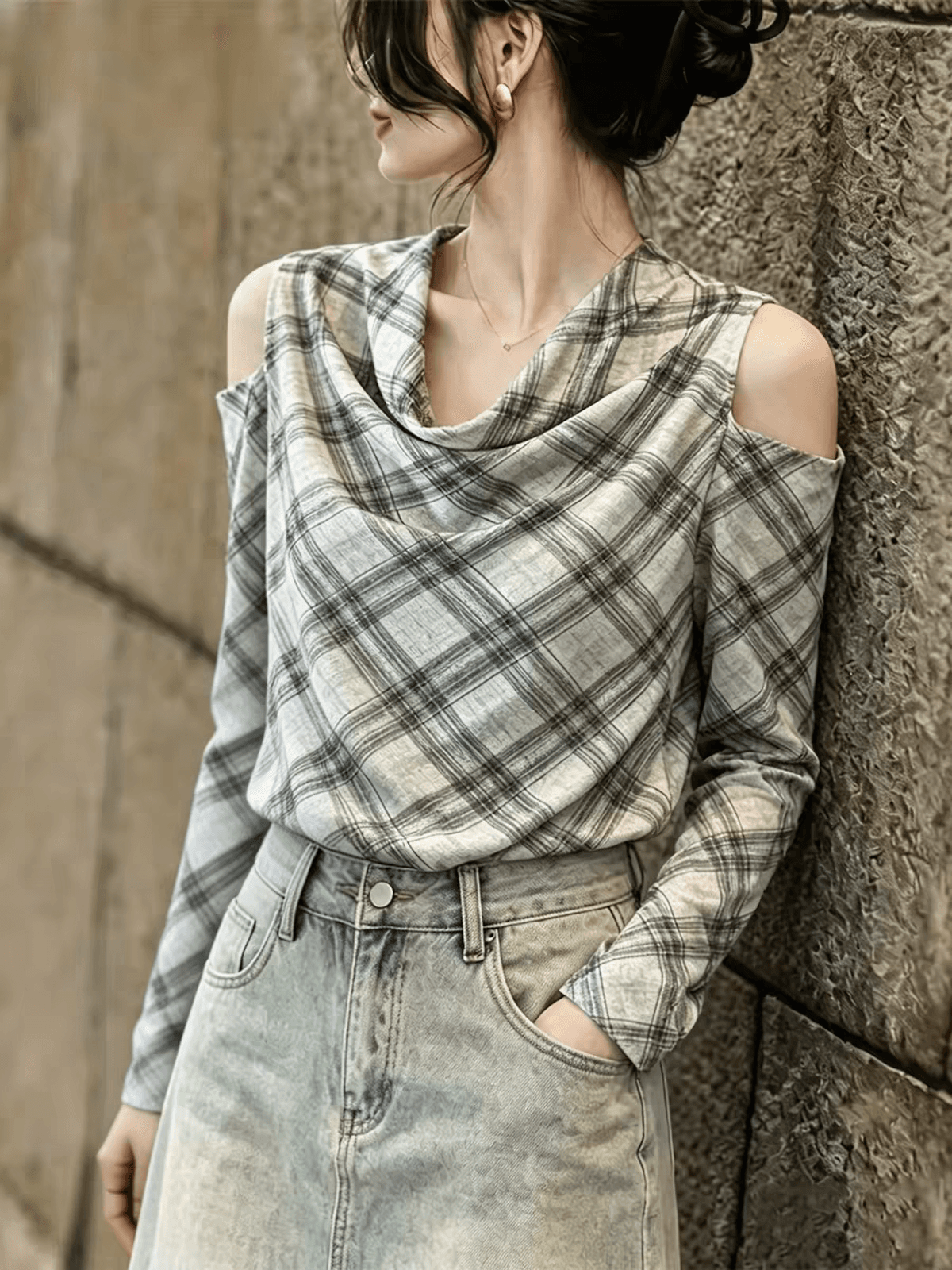 디자인 센스 오프숄더 체크무늬 셔츠 여성 긴 소매 루즈핏 슬림해 보이는 다용도 출퇴근 바람 맨위 다용도 맨위 캐주얼 상세 이미지 2