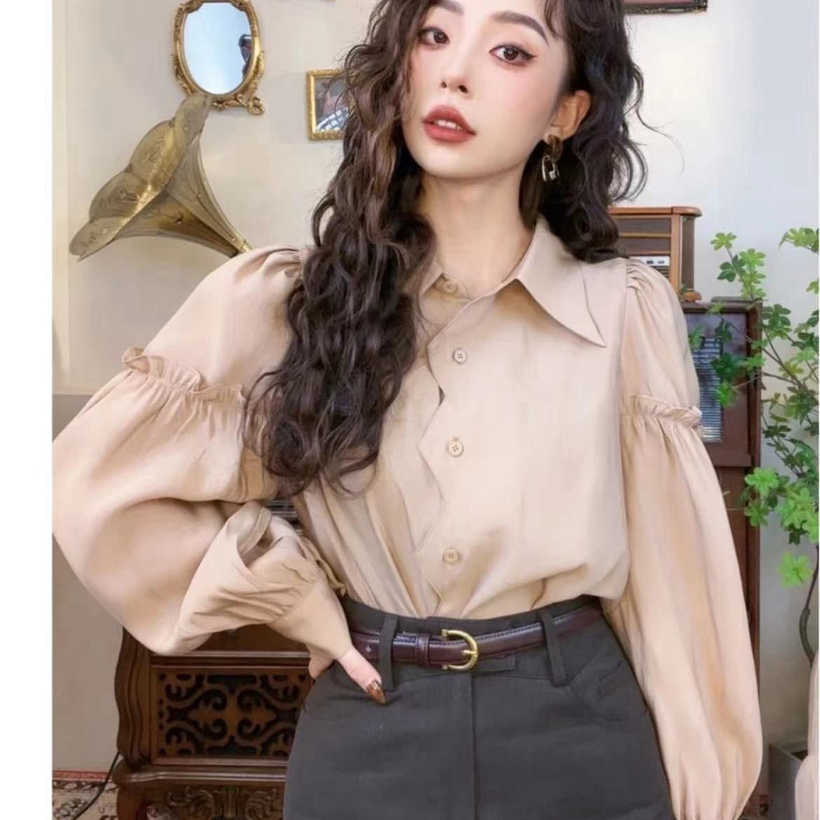 유럽 상품 이른 가을 2026 새로운 개성 액세스 제어 벌룬 소매 셔츠 다용도 여성 의류 고급 센스 패션 맨위