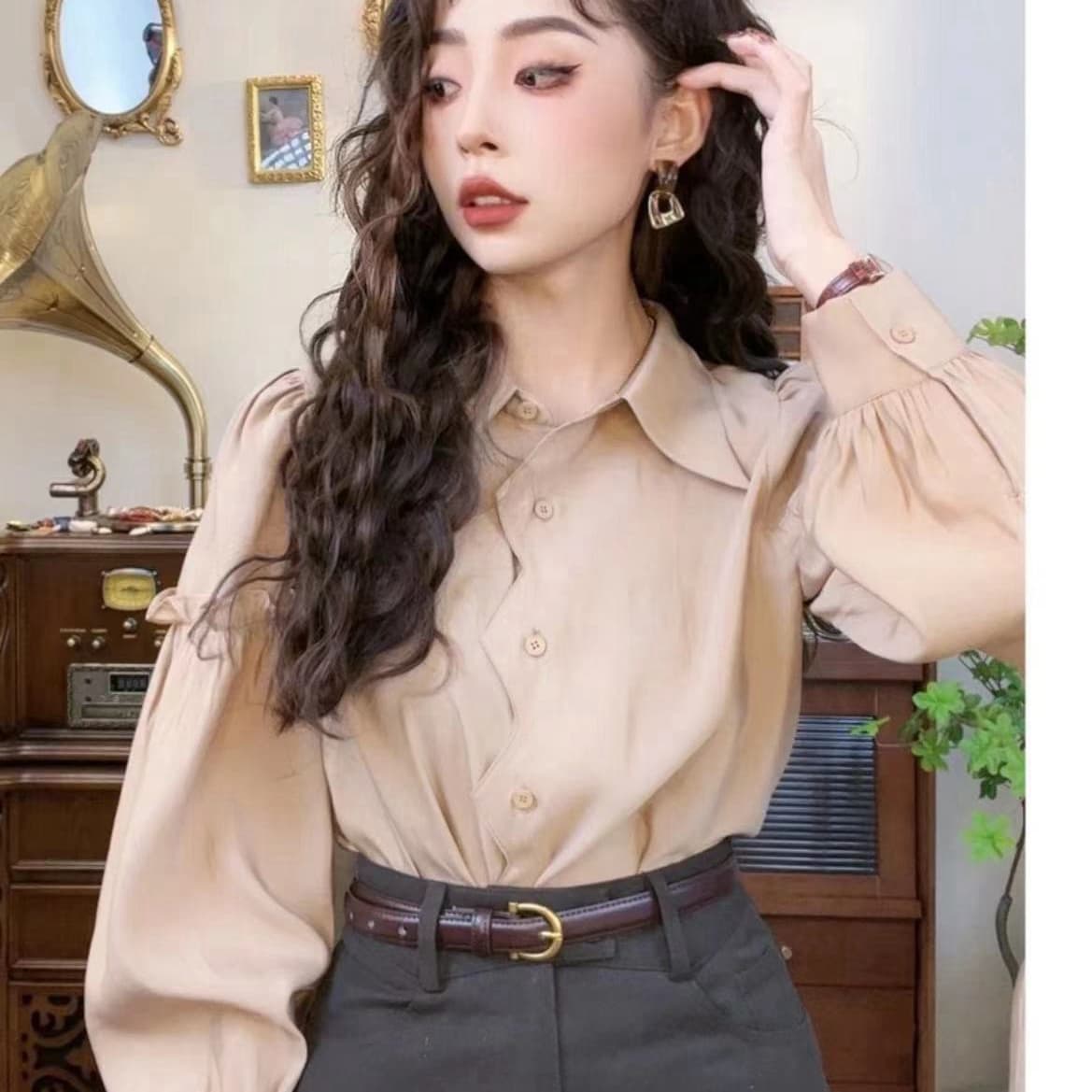 유럽 상품 이른 가을 2026 새로운 개성 액세스 제어 벌룬 소매 셔츠 다용도 여성 의류 고급 센스 패션 맨위 이미지 2