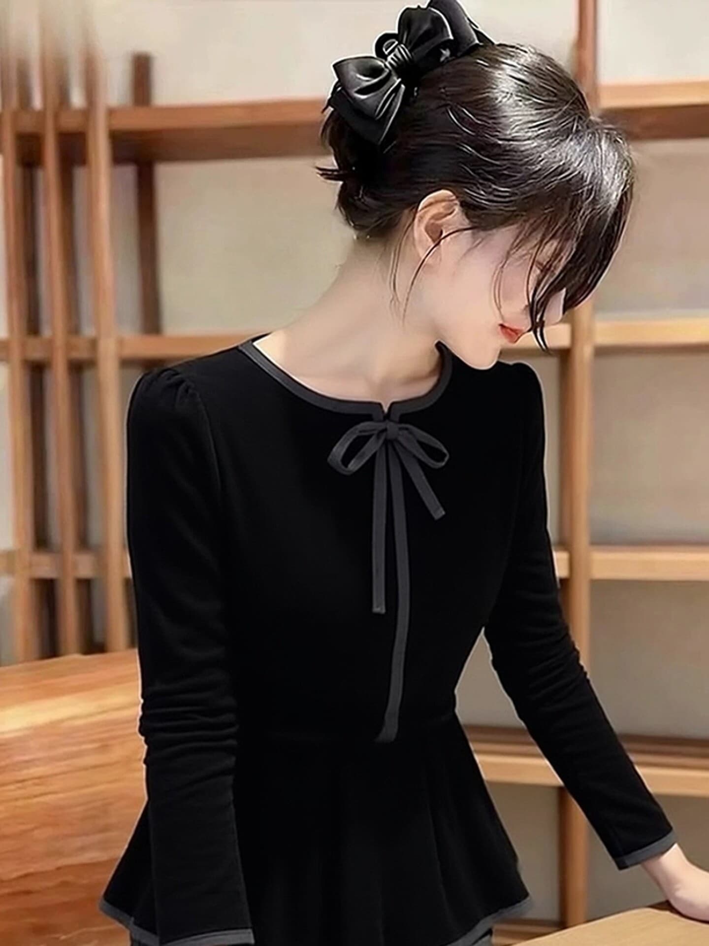 프랑스식 품격 검정색 나비 넥타이 벨벳 맨위 여성 가을 새로운 빛 럭셔리 고유 한 외국 가스 연령 감소 작은 셔츠 이미지 4