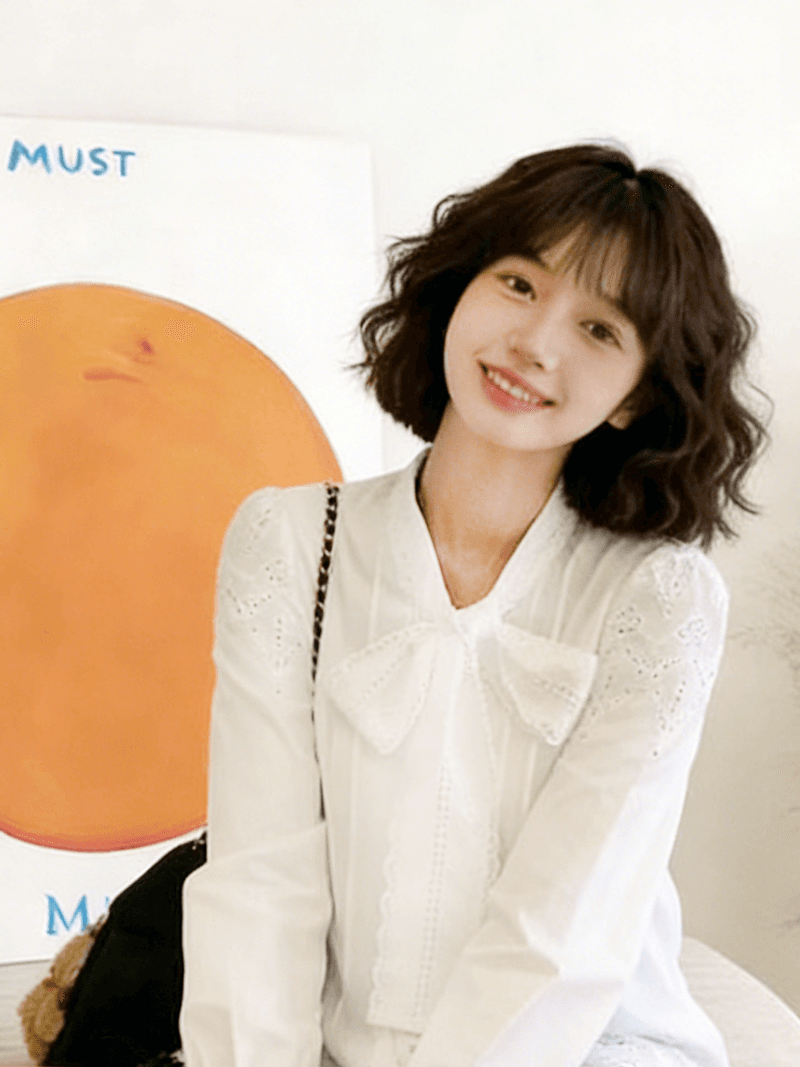 프랑스식 레이스 리본 화이트 맨위 여성 2026 봄 절묘한 연령 감소 나비 매듭 루즈핏 슬림해 보이는 자수 셔츠 상세 이미지 3
