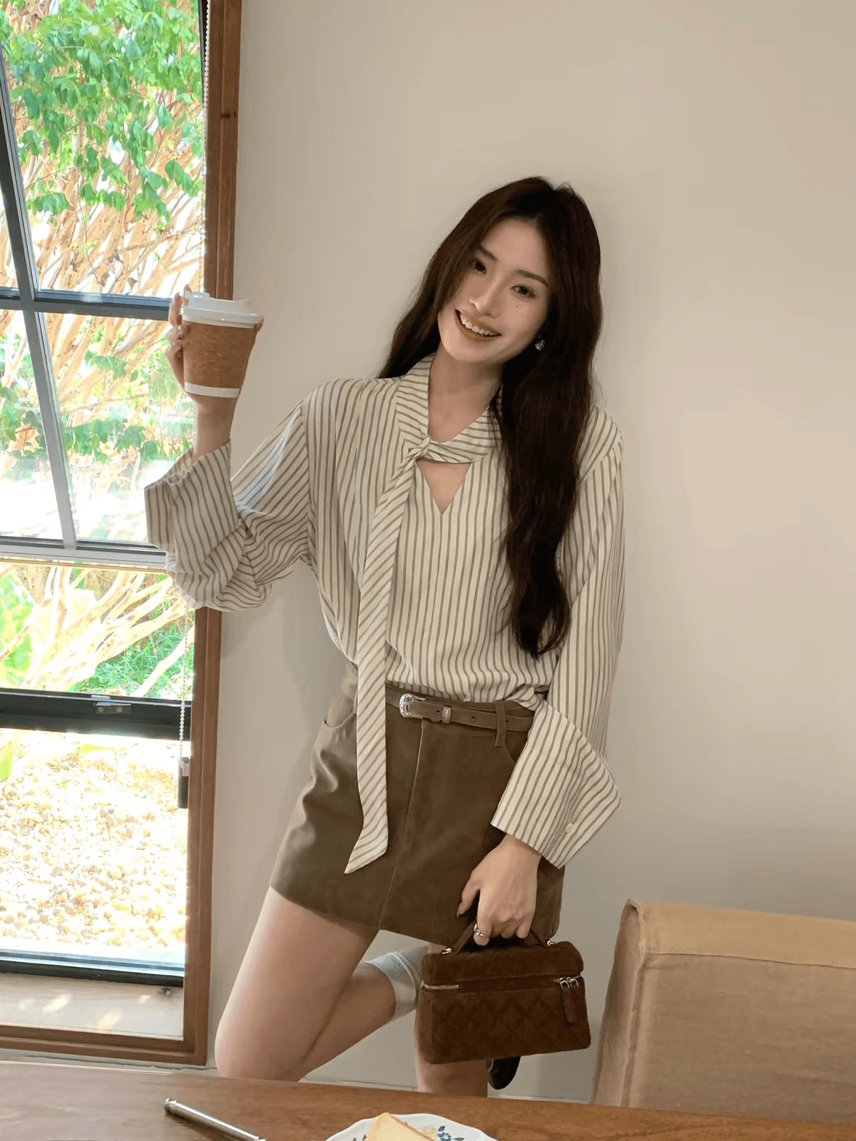 살구 색상 세로 줄무늬 리본 칼라 여성 셔츠 가을 출퇴근 캐주얼 슬림해 보이는 긴팔 셔츠 여성 상세 이미지 1