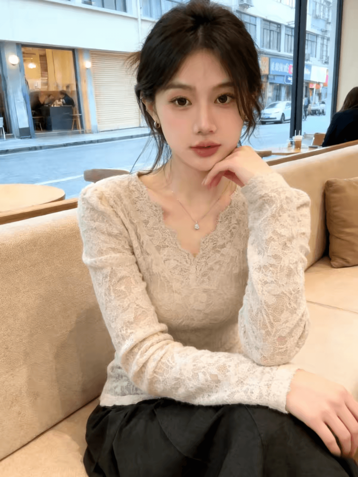 프랑스식 빛 요리 한 바람 살구 색상 V넥 레이스 긴팔 티셔츠 여성 2026 봄 가을 새로운 인사이드 가져 가라. 몸매 가꾸기 기본 셔츠 맨위 상세 이미지 3