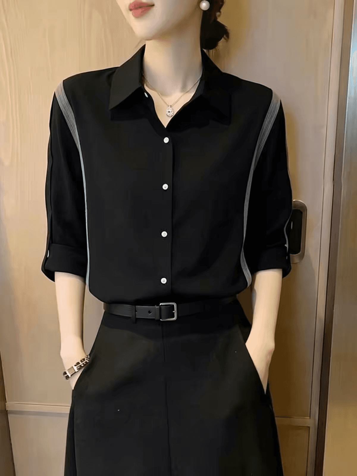 익스트림 제인 바람 고급 센스 검정색 배색 셔츠 2026 가을 새로운 디자인 여성 세련된 폴로 칼라 단추 맨위 이미지 3