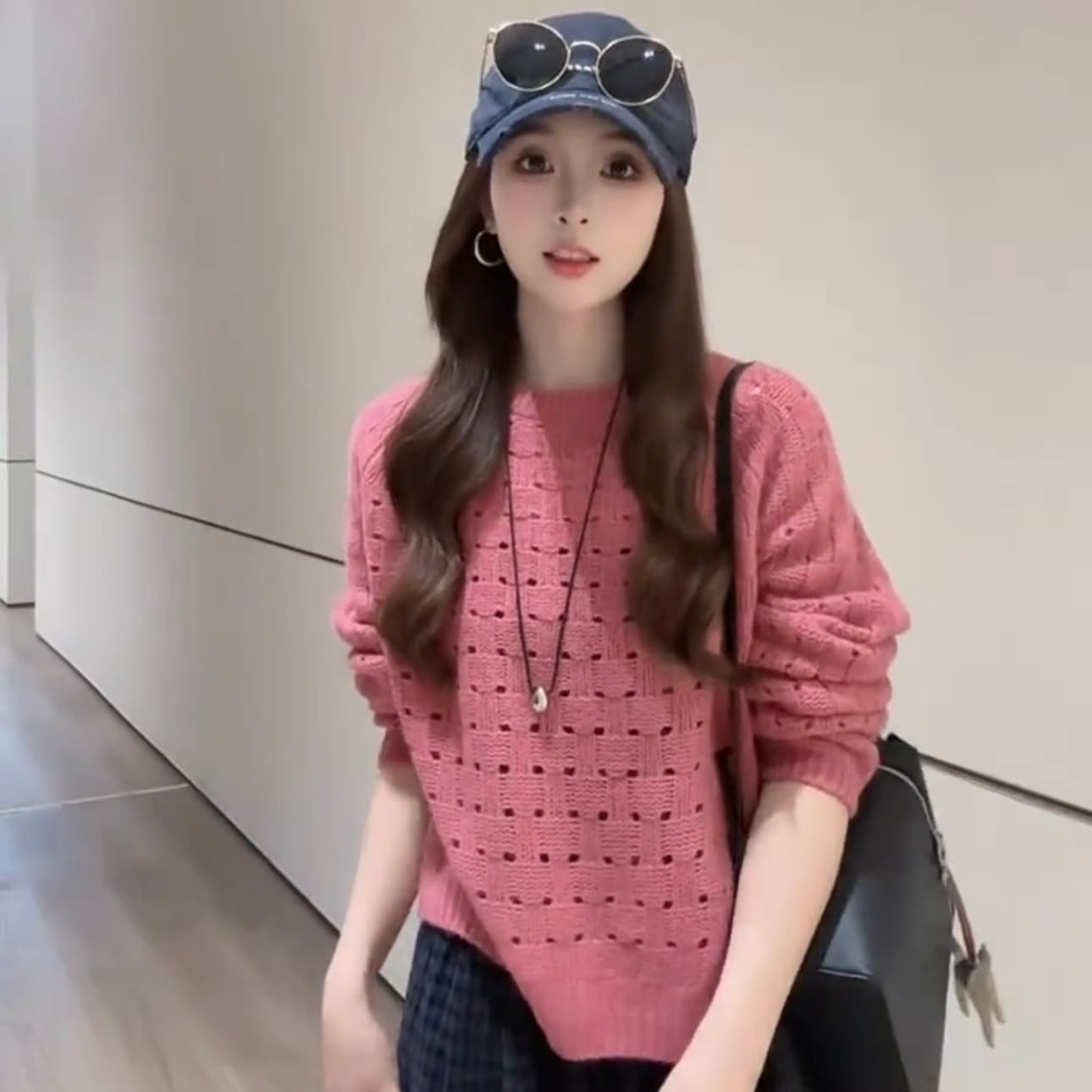 2026 년 가을 새로운 분위기 센스 루즈핏 슈퍼 잘 생긴 니트 스웨터 풀오버 라운드 넥 홀로우 아웃 스웨터