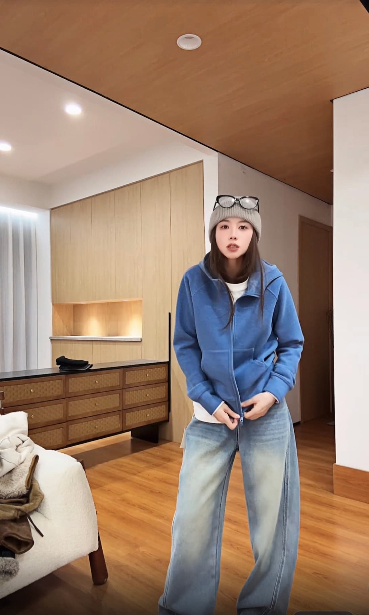 2025 겨울 새로운 작은 대중 디자인 익스트림 제인 바람 두꺼운 스타일 루즈핏 후드 티 스웨터 상세 이미지 4