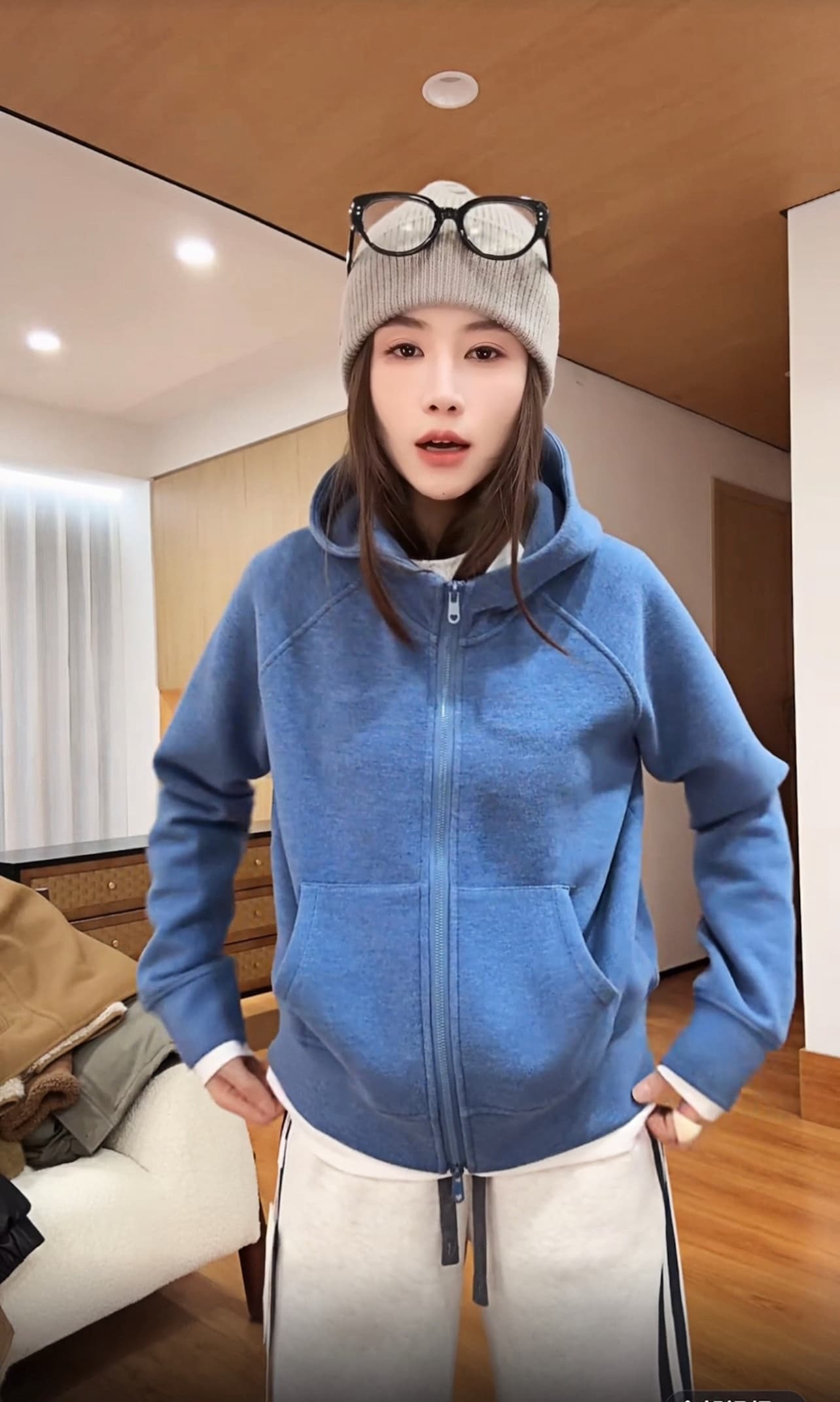 2025 겨울 새로운 작은 대중 디자인 익스트림 제인 바람 두꺼운 스타일 루즈핏 후드 티 스웨터 상세 이미지 5