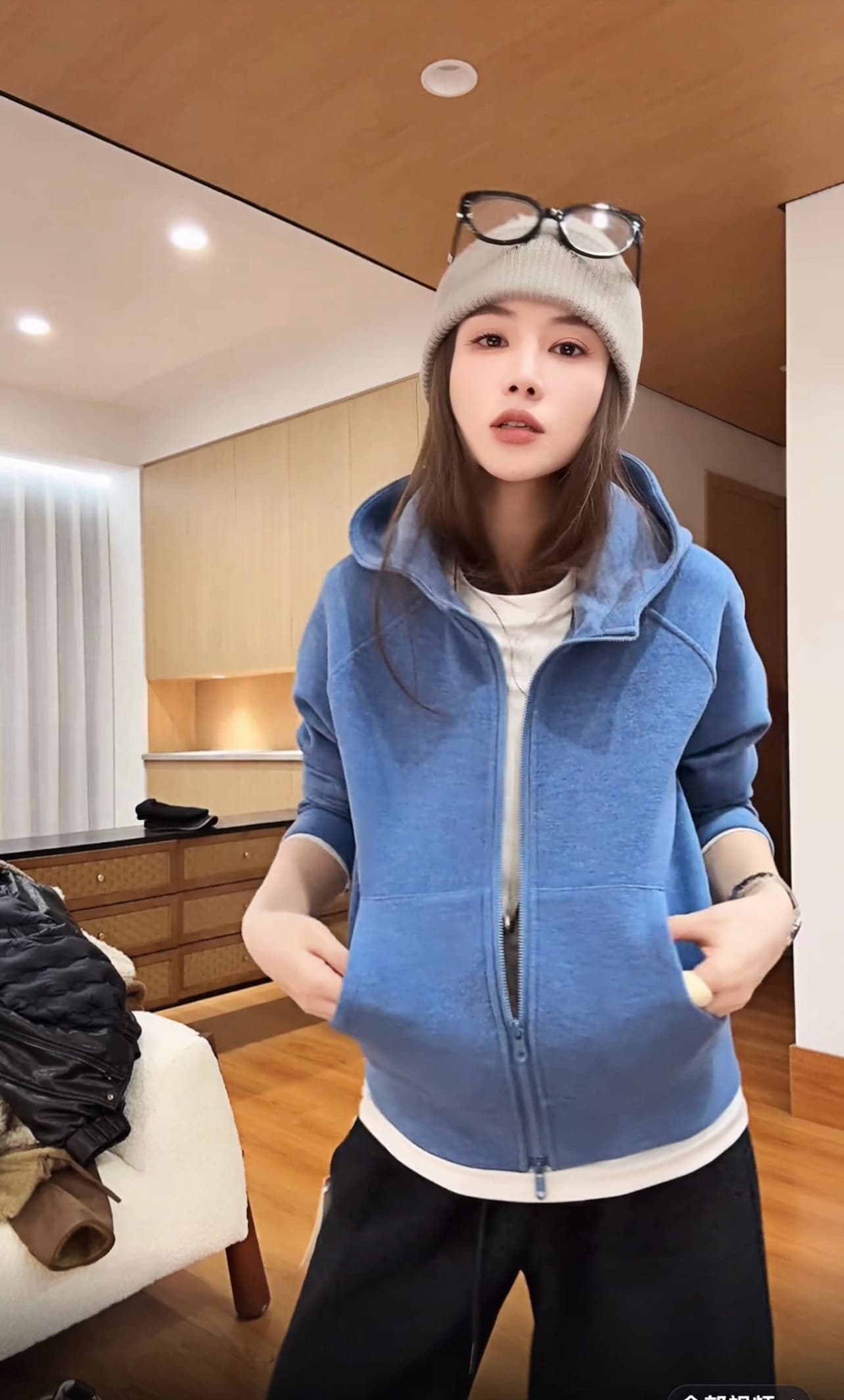 2025 겨울 새로운 작은 대중 디자인 익스트림 제인 바람 두꺼운 스타일 루즈핏 후드 티 스웨터 상세 이미지 7