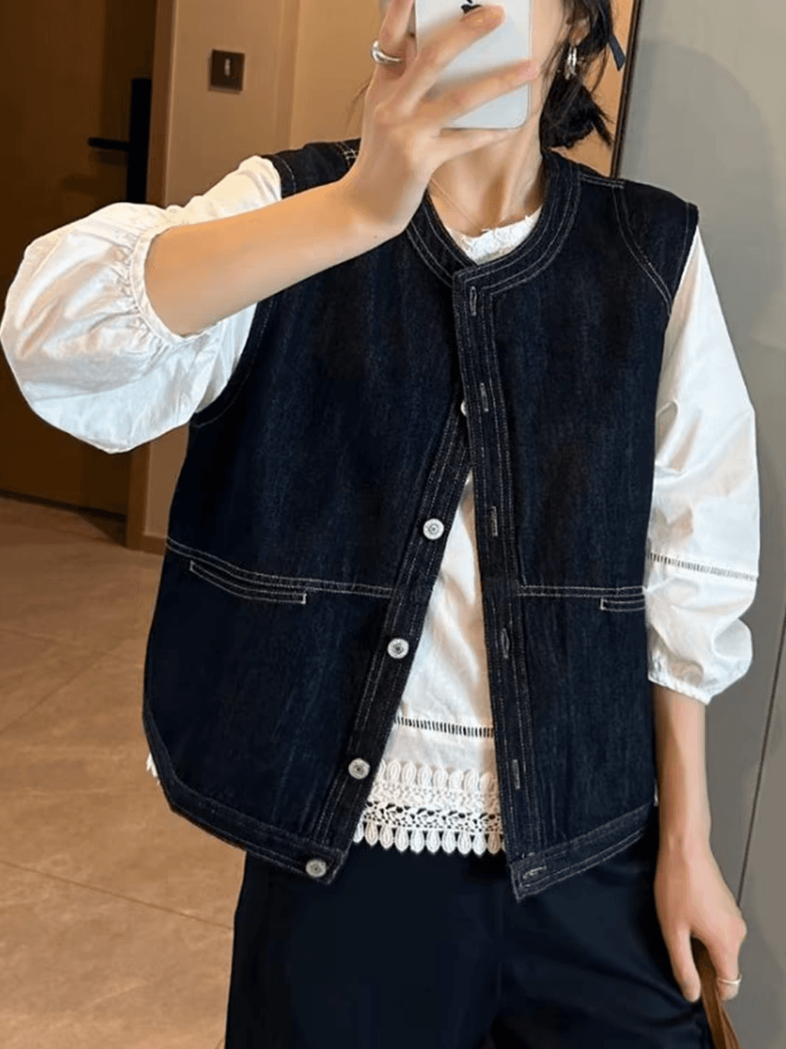 2026 가을 새로운 캐주얼 다용도 패션 루즈핏 레트로 명시적 스티치 데님 베스트 스택 착용 어깨 조끼