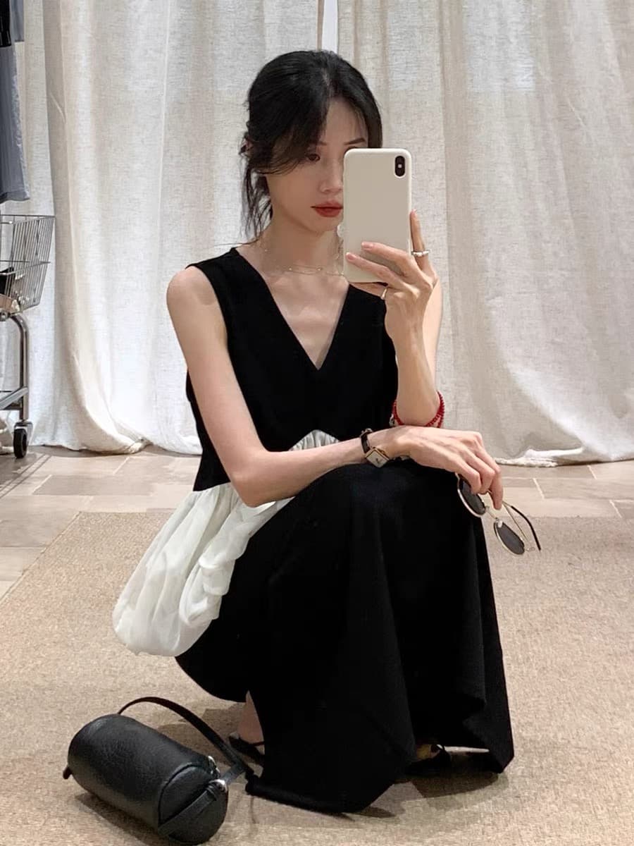 한 부서 흑인과 백인 배색 프릴 패치워크 민소매 셔츠 반신 스커트 여성 여름 디자인 센스 슬림해 보이는 세트 이미지 5