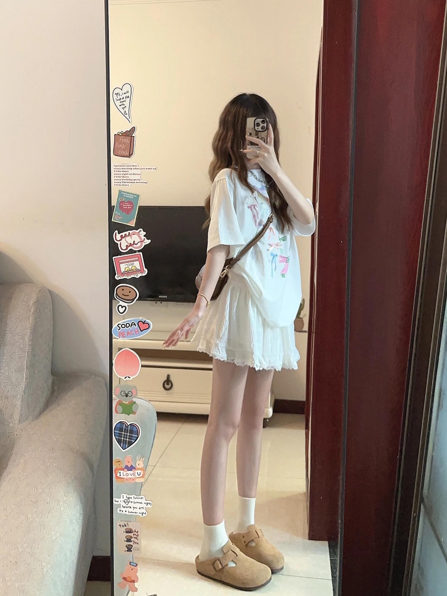 나비 매듭 낙서 프린트 긍정적 인 어깨 반팔 폭발 2026 여름 새로운 티셔츠 다용도 맨위 반신 치마 세트 이미지 3