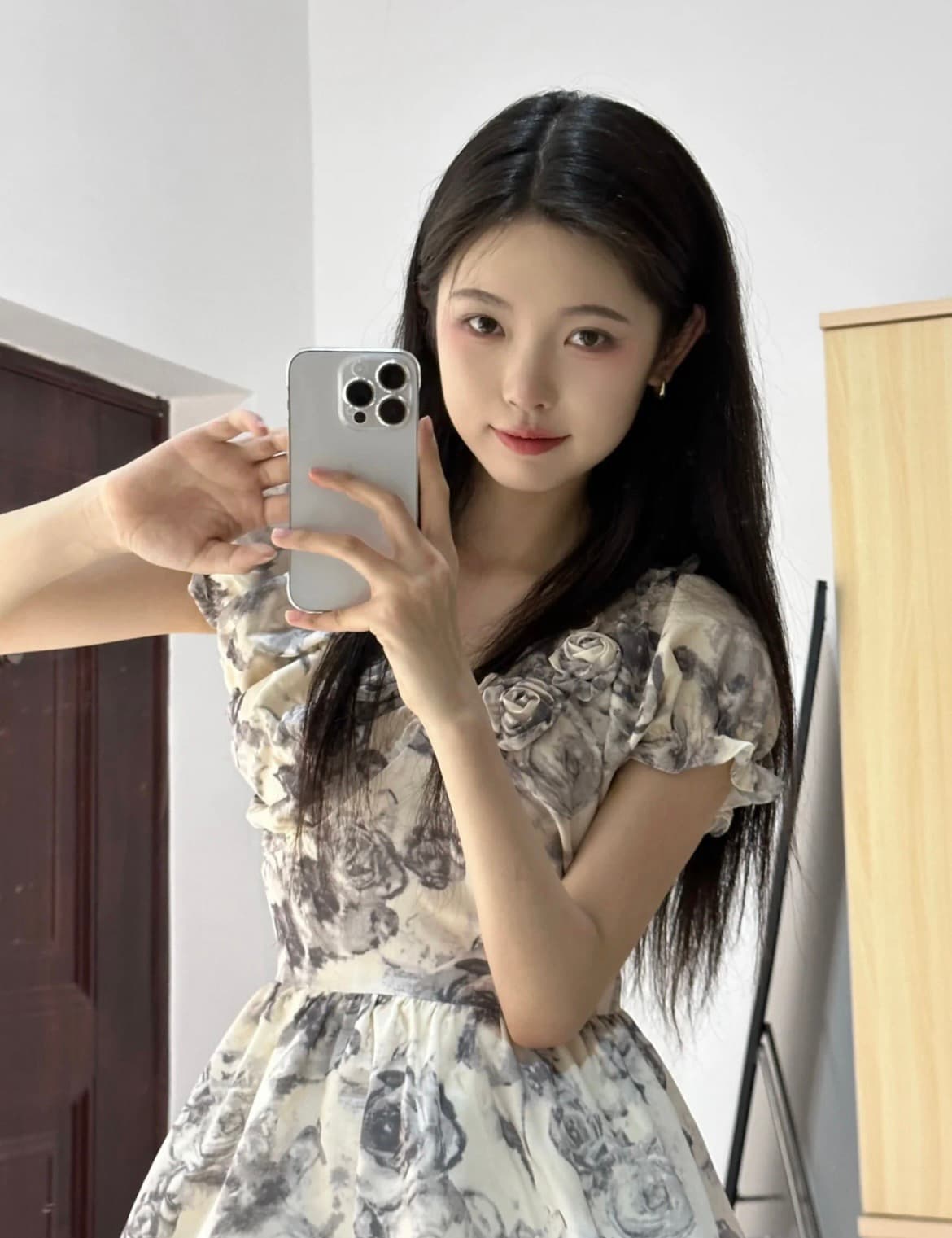 늦게 우산 우산 23 ss 죽은 나무 와일드 로즈 수묵화 센스 3 차원 꽃 디자인 여성 드레스 이미지 2