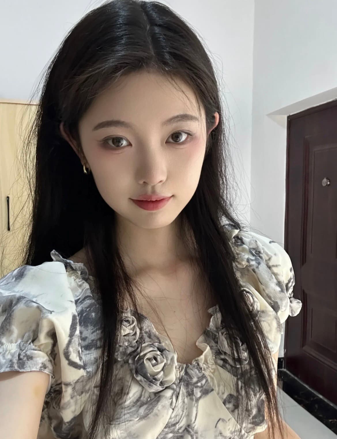 늦게 우산 우산 23 ss 죽은 나무 와일드 로즈 수묵화 센스 3 차원 꽃 디자인 여성 드레스 상세 이미지 2