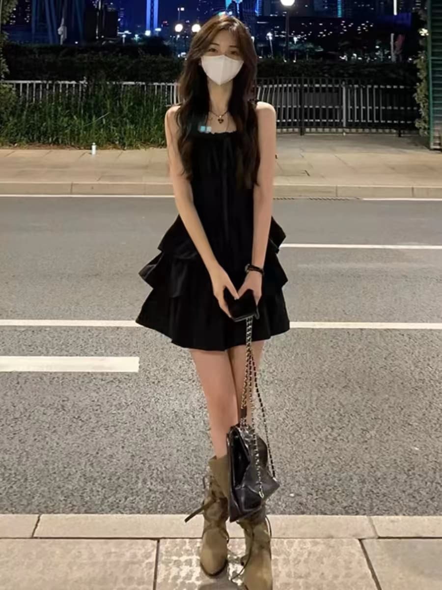 그는 벤 바람 작은 검은 드레스 여성 심장 기계 디자인 센스 작은 대중 허리 수축 슬림해 보이는 달콤한 핫걸 퍼프 드레스 민소매 미니 스커트 이미지 4
