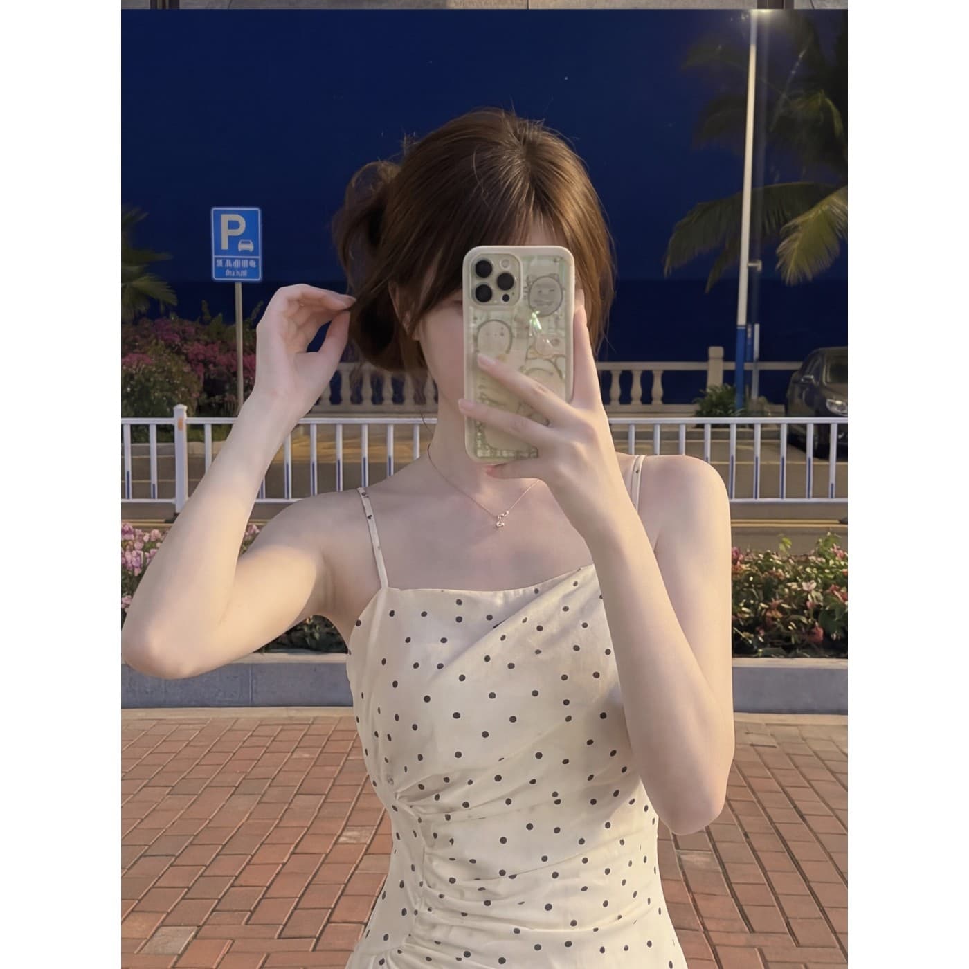 프랑스식 휴가 화이트 도트 무늬 슬립 여성 드레스 허리 수축 부드러운 디자인 고급 센스 롱 스커트 이미지 2