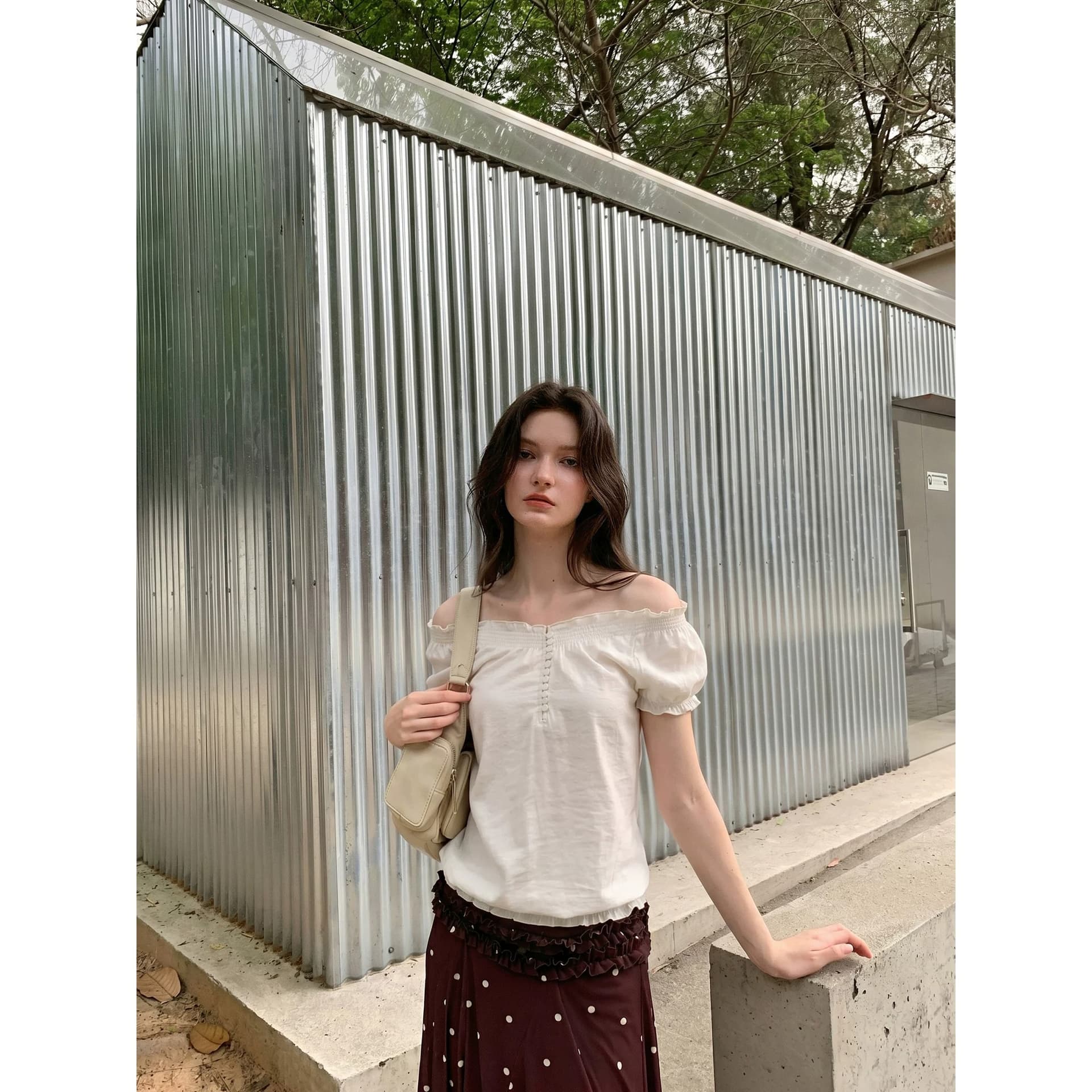creamsu 시리아 화이트 레트로 거품 소매 레이스 오프숄더 반팔 티셔츠 여성 여름 허리 수축 오프숄더 둘 착용 맨위 이미지 3