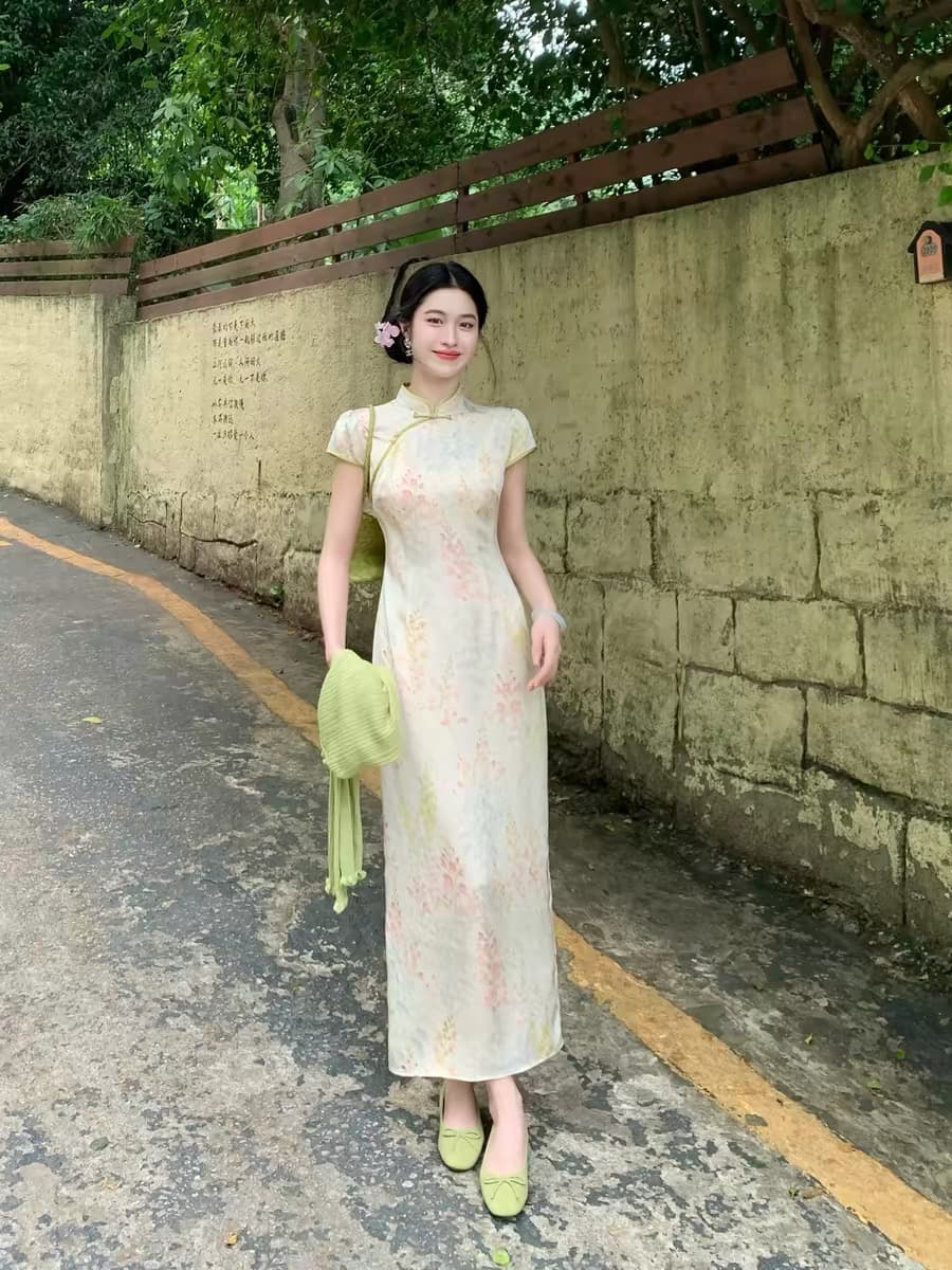 링 茜 거만한 와우 포인트 녹색 요금 새로운 중식 새틴 꽃무늬 치파오 여성 봄 여름 반팔 몸매 가꾸기 여행 드레스 이미지 4