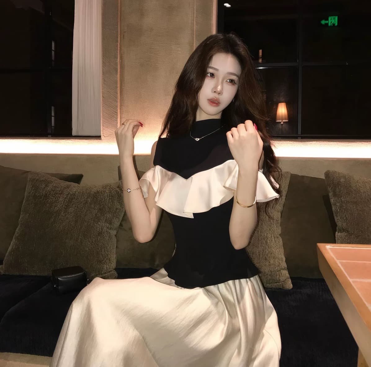 무쯔리 목자이 ~ 중 리 밤 물론 矜 부드러운 디자인 센스 배색 니트 패치워크 프릴 맨위 새틴 반신 스커트 여성 세트 상세 이미지 2
