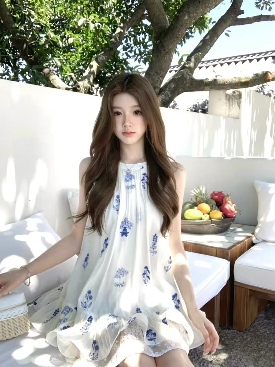 수묵화 파란색과 흰색 부드러운 바람 레이스 조각 파란색 꽃무늬 자수 민소매 진자 드레스 이미지 3